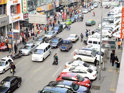 玛莎拉蒂 quattroporte(玛莎拉蒂quattroporte和Gihili哪个好)