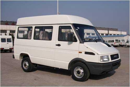 长安福特5—8万车型自动挡(长安福特福克斯2015款自动挡多少钱)