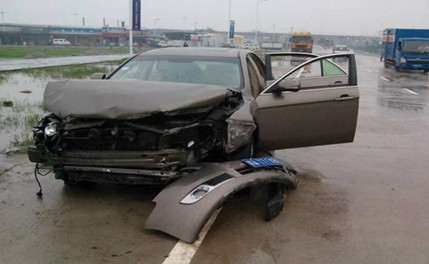 法拉利事件女子死亡(女子派出所死亡事件)